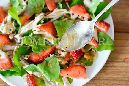Salata cu căpșuni, pui, arugula și brânză - rețetă cu fotografie