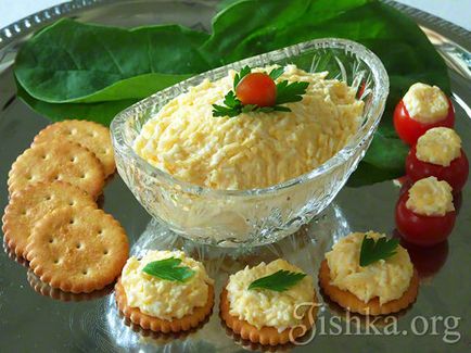 Saláta sajttal és fokhagymás - főzés receptek lépésről lépésre fotók