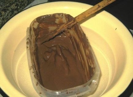 Шоколадний бант на торт