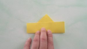 Plierea inima de origami în diferite moduri în conformitate cu schema și u