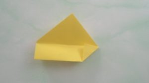 Plierea inima de origami în diferite moduri în conformitate cu schema și u