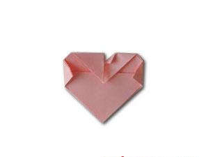 Plierea inima de origami în diferite moduri în conformitate cu schema și u