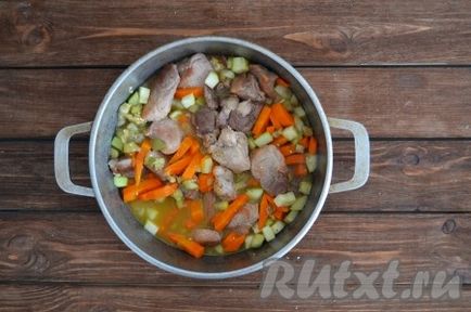 Carne de porc cu legume într-un cazan - pregătim pas cu pas o fotografie