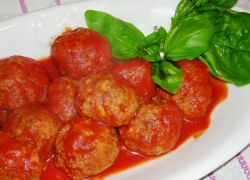 Meatballs în sos de roșii în cuptor