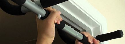 Vízszintes sáv szimulátor az ajtóban vas edzőteremben