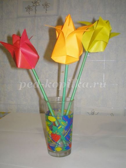 Tulips în tehnica origami