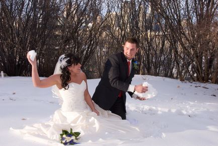 O pozitie de succes pentru patuturi pentru fotografii ideale ale fotografiei de nunta, portalul de mireasa din Ekaterinburg