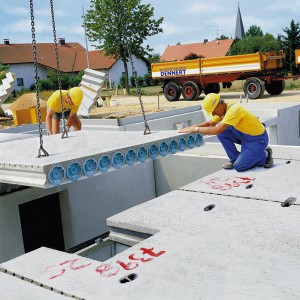 Fektetése padlólemez a téglafal a ház, rögzítő és szerelési