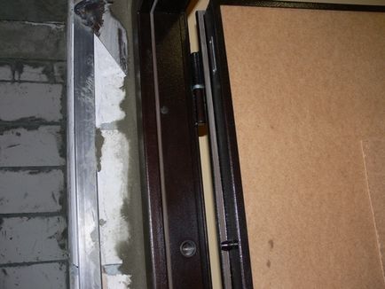 Установка вхідних металевих дверей, заміна старої коробки своїми руками