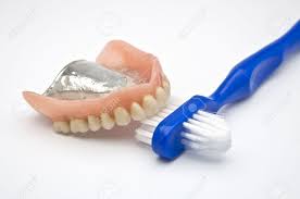Догляд за зубними знімними протезами, правила