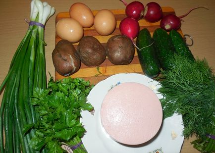 Delicioase de casă okroshka pe zer cu cârnați - cum să gătești okroshka pe ser - pas cu pas