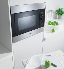 Built-in cuptor cu microunde în interiorul bucătăriei