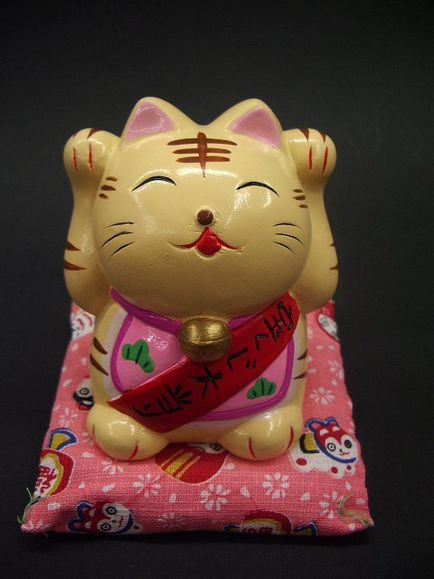 Simbolul japonez al norocului - sigiliile lui Maneki-neko