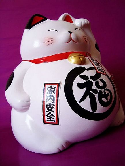 Японський символ удачі - котики Манекі-Неко