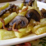 Cartofii prăjiți sunt comuni cu ciuperci, ceapă și untură - împărtășesc rețeta secretă pentru gătit!