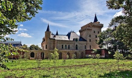 Viața în castel arată ca casa lui Alla Pugacheva și maximul lui Galkin