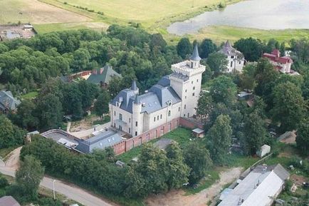 Viața în castel arată ca casa lui Alla Pugacheva și maximul lui Galkin