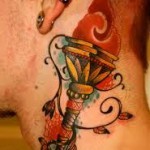 Érték és fotó fáklya tetoválás
