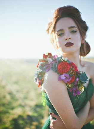 7 Причин, чому подружкам нареченої потрібні квіткові корсажі
