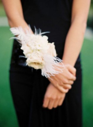 7 Причин, чому подружкам нареченої потрібні квіткові корсажі