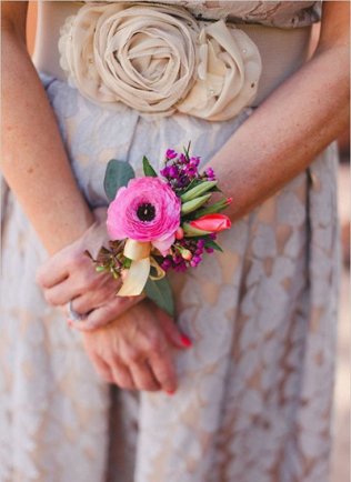 7 Motive pentru care domnisoarele de onoare au nevoie de corsaje de flori