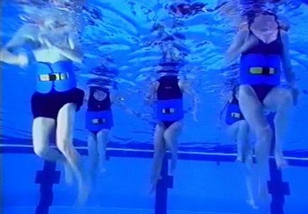 Aqua aerobics pentru pierderea în greutate, descrieri detaliate ale exercițiilor cu fotografii și videoclipuri, sfaturi despre cum și când