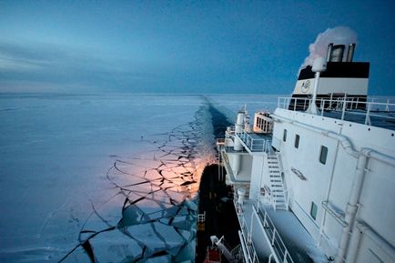 Strâmtoarea Bering - două maluri de Siberia și Alaska - apă - o sursă de frumusețe și de tineret
