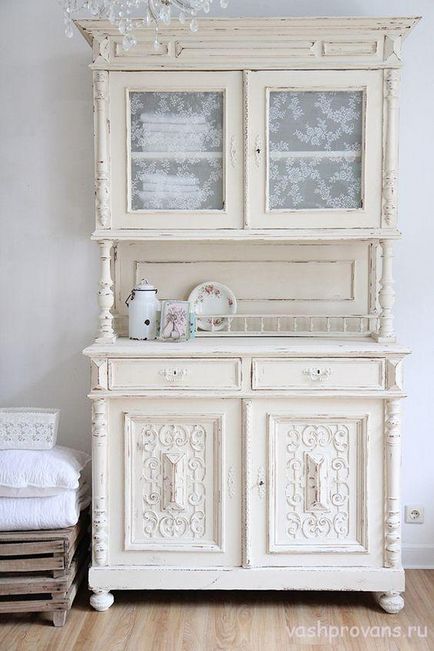 Bufetul în stilul Provence deschis și închis, stilul Provence în interior, flori și design