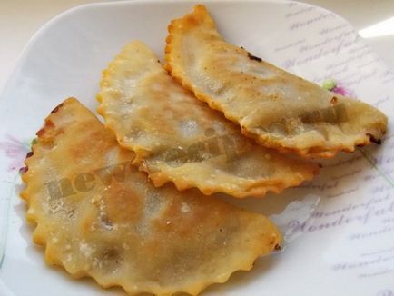 Pasties a forrásban lévő vízben, pasties hússal képet recept