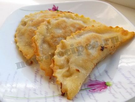 Pasties a forrásban lévő vízben, pasties hússal képet recept