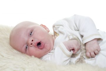 Mai degrabă pentru a trata o tuse puternică la un bebeluș fără temperatură, lacrimă umedă și uscată