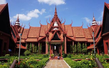 Cele mai interesante locuri din Phnom Penh sunt: