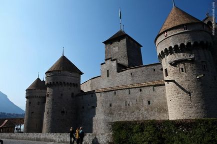 Donturistik, Шийон Castle