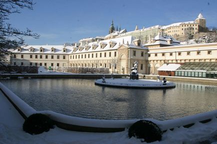 Vizitarea obiectivelor în grădina din Praga Valdstein