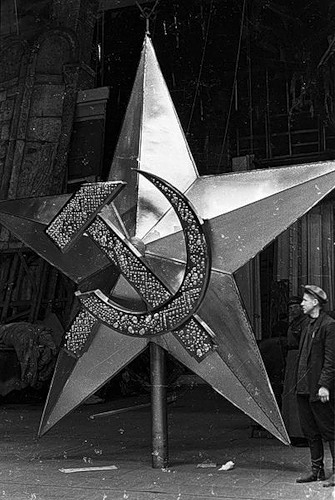 Історія кремлівських зірок