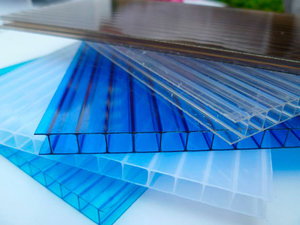 Din ceea ce este mai bine pentru a face un acoperiș pentru caracteristică terasă și descrierea utilizării de policarbonat pentru