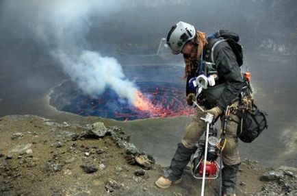 Cum să intri în iad, întreba un vulcanolog, un căutător de radio