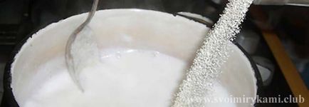 Cum să gătești un mannik pe lapte în cuptor conform cu rețeta clasică pas cu pas cu o fotografie