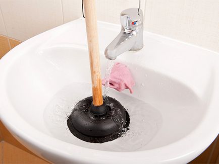 Hogyan lehet törölni a dugulás a fürdő otthon