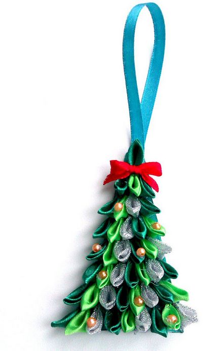 Cum să faci un ornament de pom de Crăciun în tehnica Kansas