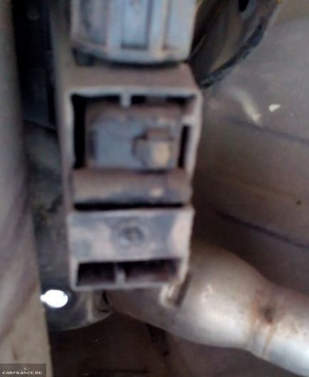 Eltávolítása az üzemanyagtartály fedél a Ford Focus 2 képek és videó (eltávolítás) Eltávolítása az üzemanyagtartály fedél a Ford Focus 2 fotók és videók