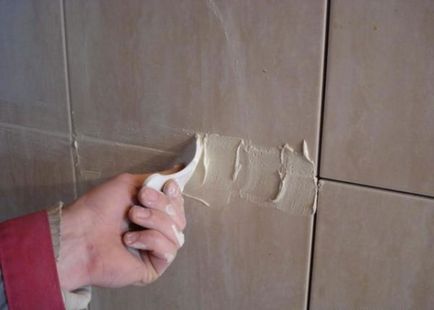 Hogyan, hogy felülírja a varrások a csempe helyesen fúga 6 lépésben (fugu) Hogyan, hogy felülírja a varrások a csempe helyesen fúga 6 lépésben