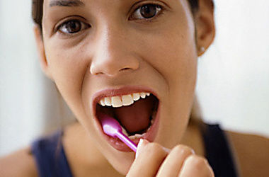 Коли краще чистити зуби до сніданку або після - краса і здоров'я - основні рухи при чищенні