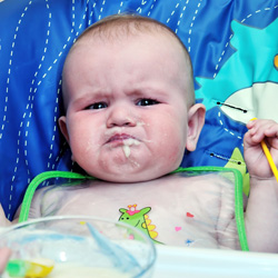 Etetés a gyermek akár egy évig, csecsemőtáplálással mód