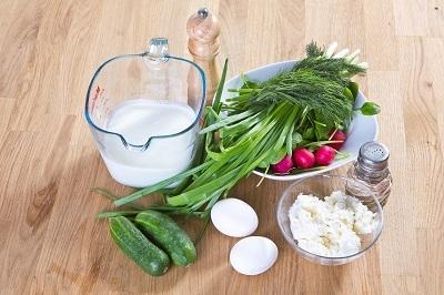 Літній суп - таратор - з кефіру, зелені і огірків