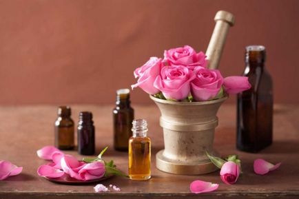 Ulei de trandafir pentru folosirea cosmetică a extractului eteric de piatră damașcă, recenzii
