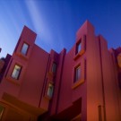 Багатоквартирний будинок - червона стіна - (la muralla roja) в іспанії, блог - приватна архітектура