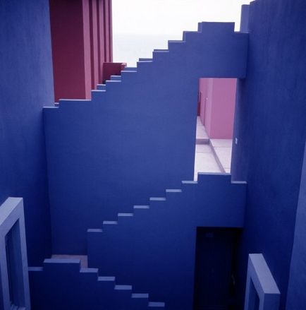 Casă de apartamente - perete roșu - (la muralla roja) în Spania, blog - arhitectură privată