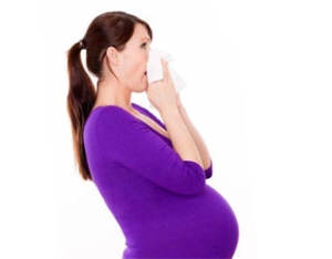 Népi jogorvoslati a megfázás terhesség alatt, mint kezelni, és hogyan lehet megszabadulni