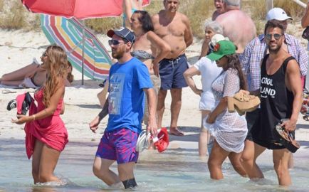 Messi Messi a arătat picioarele ei chic pe plajă (foto) - știri de fotbal HD